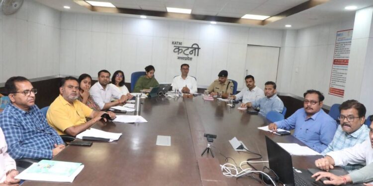 मुख्य सचिव ने वीडियो कान्फ्रेंसिंग से अधिकारियों को दिए निर्देश  त्यौहारों के दौरान कानून और व्यवस्था की कड़ी निगरानी करें- मुख्य सचिव  मनरेगा योजना से जल संरक्षण के कार्य प्राथमिकता से कराएं – मुख्य सचिव