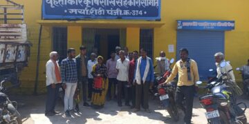 पंजीयन को लेकर किसान परेशान,,हो गई सुबह से शाम फिर भी नही चला सर्वर,