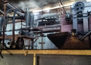 परिषद अध्यक्ष के आटा मिल में लगी आग, लाखों का हुआ नुकसान  ‘आटा मिल में आग लगने से बाद जला सामान’