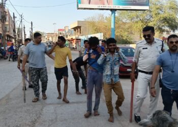 *बंगला लाइन माधवनगर कटनी में बम फेकने वाले आरोपीयों को पुलिस ने 24 घंटे के अंदर किया गिरफ्तार*