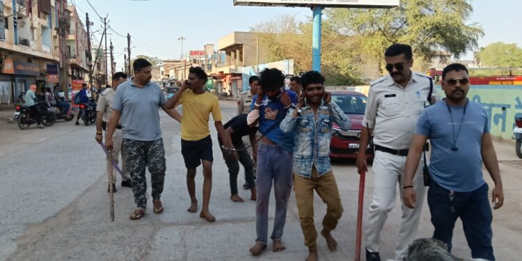 *बंगला लाइन माधवनगर कटनी में बम फेकने वाले आरोपीयों को पुलिस ने 24 घंटे के अंदर किया गिरफ्तार*