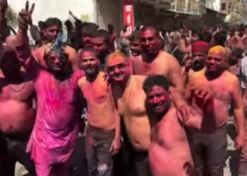 विशेष रही:-कपड़ा फाड़’ होली..डीजे और ढोल की थाप पर झूमें युवा विधायक घनश्याम चंद्रवंशी फाग यात्रा निकली खुब उड़ाया रंग गुलाल..!