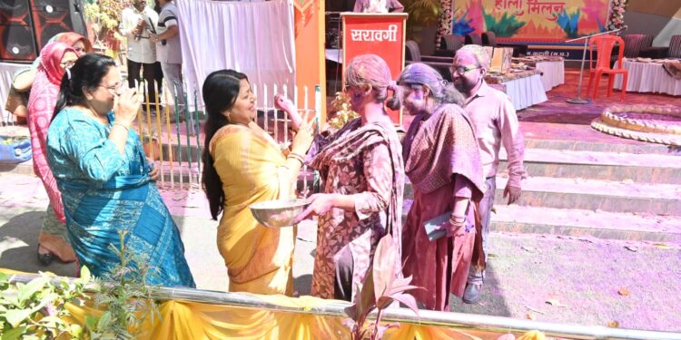 कटनी सुरम्य पार्क में होली का रंगीन जश्न, महापौर-कलेक्टर समेत कई अधिकारी रहे शामिल
