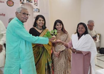 अंतर्राष्ट्रीय महिला दिवस पर विधायक डॉ. सीतासरन शर्मा ने पत्रकार व सामाजिक कार्यकर्ता डॉ सीमा कैथवास को दी बधाई..