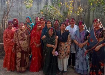 बिरसा मुंडा वार्ड में महिलाओं ने मनाई रंग पंचमी, एक-दूसरे को गुलाल लगाकर दी शुभकामनाएं