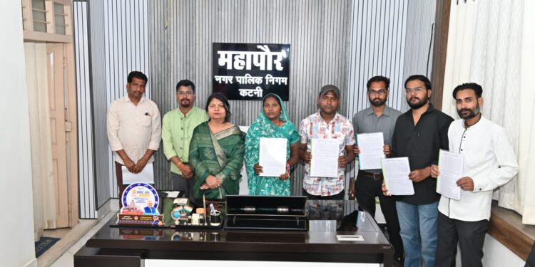 कटनी नगर निगम में 6 लोगों को मिली अनुकंपा नियुक्ति महापौर प्रीति सूरी ने सौंपे नियुक्ति पत्र