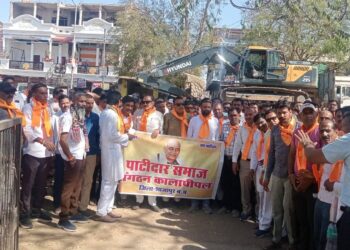 पुलिस की एक तरफा कार्यवाही के खिलाफ  ‘पाटीदार समाज संगठन कालापीपल द्वारा सौंप ज्ञापन’