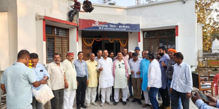 *मुख्यमंत्री के बरही से रवाना होने तक नजर बंद रहे लगभग 60 कांग्रेस के कार्यकर्ता*  *गौरहा ग्राम में नीरज सिंह बघेल कार्यकर्ताओं के साथ हुए नजर बंद तो बाकी कार्यकर्ताओं को भेजा गया विजयराघवगढ़ थाना*