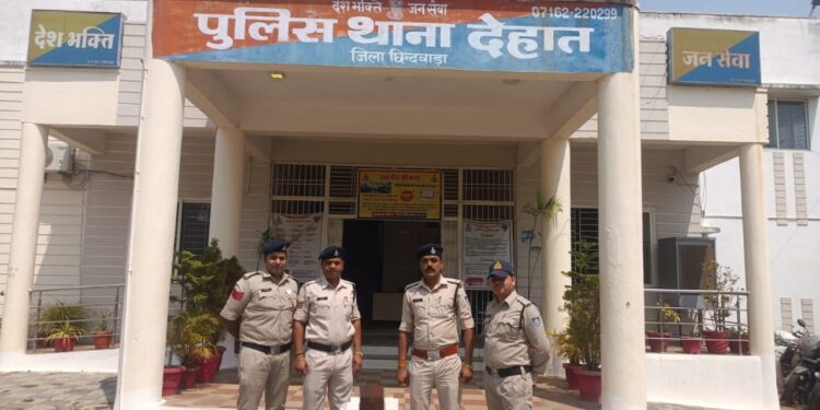 *छिन्दवाडा (थाना देहात) पुलिस द्वारा 20 वर्ष पुराने 02 ईनामी स्थाई वारन्टी को लिया हिरासत में ..* *30000/- रु. ईनामी वारन्टी आए पुलिस कि गिरफ्त में*