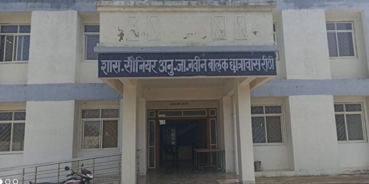 छात्रावास की नवीन बिल्डिंग मैं अभी तक नही है इनवेटर की व्यवस्था,,,,l
