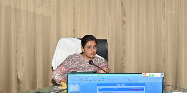 *अधिकारी आमजन की समस्याओं का संवेदनशीलता से करें निराकरण – निगमायुक्त सुश्री परिहार*