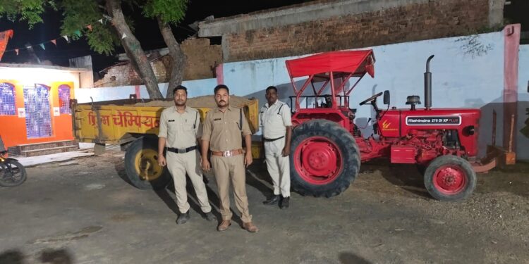 चौकी खितौली थाना बरही पुलिस द्वारा अवैध रेत परिवहन करते हुए ट्रैक्टर-ट्राली जप्त