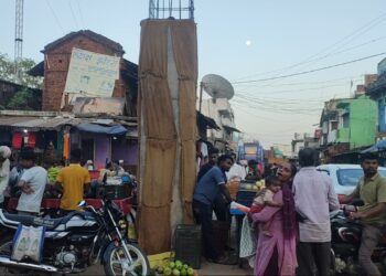 झंडा चौक का अशोक स्तंभ हटने के बाद भी निर्माण अधूरा