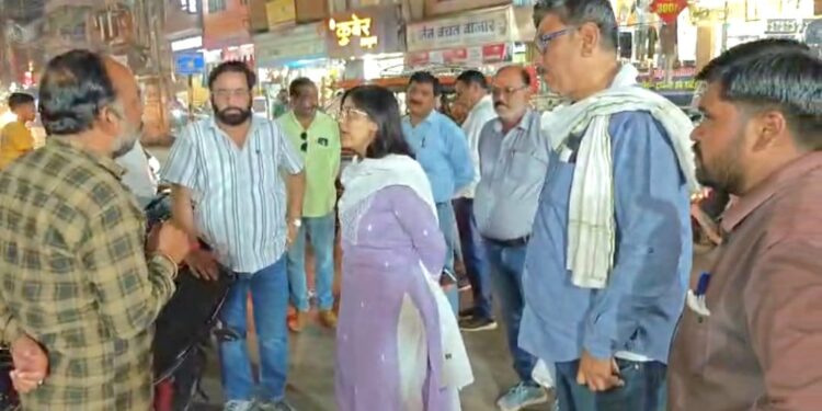 🔥सुभाष चौक शिविर में देर रात तक मिल रहा छूट का लाभ निगमायुक्त ने किया निरीक्षण