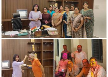 निगम कर्मियों ने निगमायुक्त को गुलाल देकर दी होली की शुभकामनाएं*