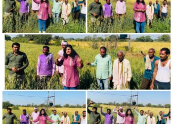 खेतों में गूंजे नरवाई नहीं जलाने के जागरूकता गीत* किसानों ने लिया संकल्प —अब नरवाई नहीं जलाना है गीतों की गूंज और संकल्प शक्ति के साथ सारिका ने दिलाई शपथ