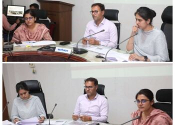 अपूर्ण निर्माण कार्यों को पूरा कर, दें पूर्णता प्रमाण पत्र- कलेक्‍टर  कलेक्‍टर श्री तिवारी ने की डीएमएफ से स्‍वीकृत कार्यों की समीक्षा