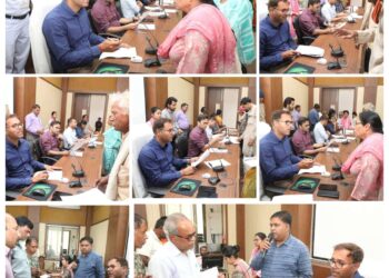 जनसुनवाई में कलेक्‍टर श्री तिवारी ने सुनीं 153 आवेदकों की समस्‍याएं