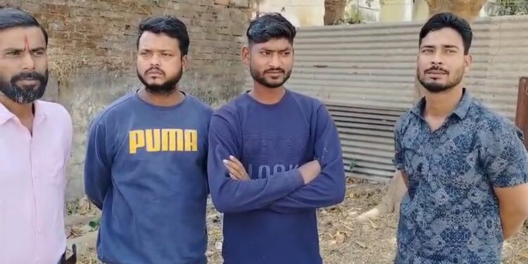 *कटनी में जीआरपी आरक्षक पर हमला: बेलटघाट में आरोपियों की तलाश में पहुंची रेलवे पुलिस, वीडियो वायरल होने से बढ़ा विवाद*