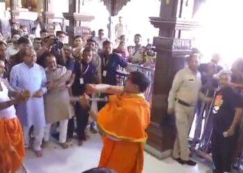 महाकाल की नगरी में CM मोहन यादव ने किया गेर का पूजन, ध्वजा और शस्त्रों को किया नमन VIDEO