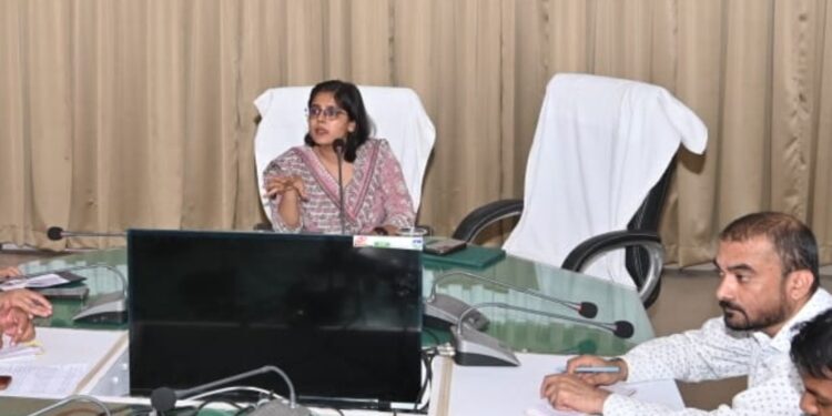 *सफाई व्यवस्था में ढिलाई बर्दाश्त नहीं, सिस्टम को रखें मजबूत — निगमायुक्त के सख्त निर्देश*  *प्राइमरी पॉइंट पर ही हो कचरे का कलेक्शन, बाजार क्षेत्रों में नियमित पहुंचे कचरा वाहन*