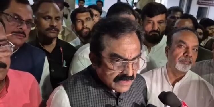 छिंदवाड़ा हादसा मंत्री राकेश सिंह देर रात अस्पताल पहुंचे | घायलों से मुलाकात, परिवारों को सांत्वना