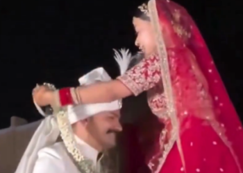 घुटनों पर बैठे दूल्हे SP, अंशिका की एंट्री पर बजा ‘ओ री सखी’ 🎶