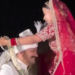 घुटनों पर बैठे दूल्हे SP, अंशिका की एंट्री पर बजा ‘ओ री सखी’ 🎶