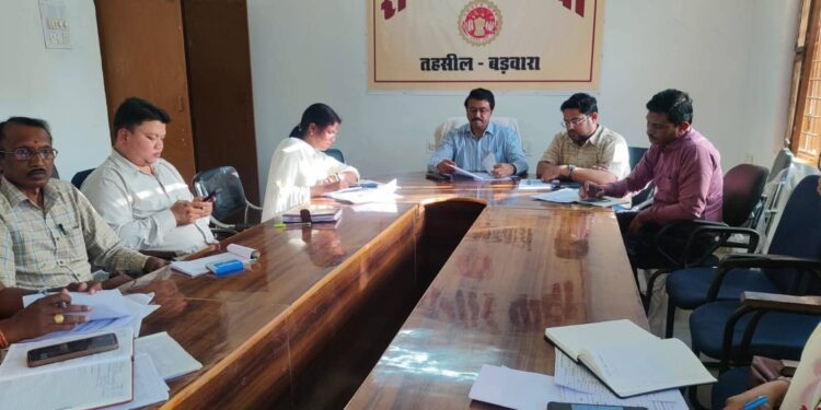 एसडीएम प्रमोद चतुर्वेदी ने किया बड़वारा में विकास कार्यों की समीक्षा,लापरवाही पर सख्त नाराजगी