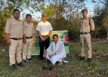 पर्यावरण संरक्षण का संदेश न्यायाधीश पूर्वी तिवारी ने किया पौधारोपण