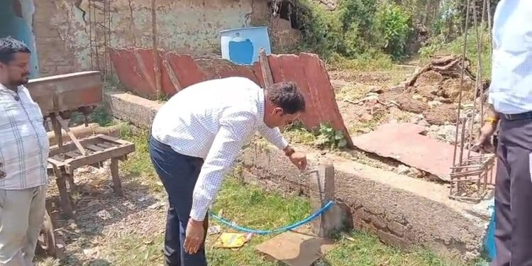 *जब.. कलेक्टर ने खुद बंद किया बहता नल… हरदी गांव में दिखा संवेदनशील प्रशासन का चेहरा*