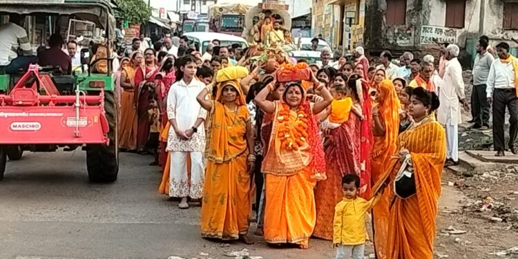 उमरियापान में भव्य शोभायात्रा के साथ श्रीमद्भागवत कथा का शुभारंभ