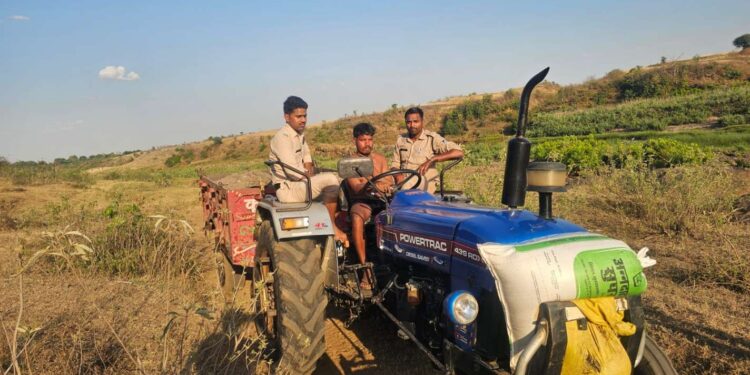 रेत का अवैध परिवहन करते ट्रैक्टर ट्राली जप्त* *ढीमरखेड़ा पुलिस की कार्रवाई*