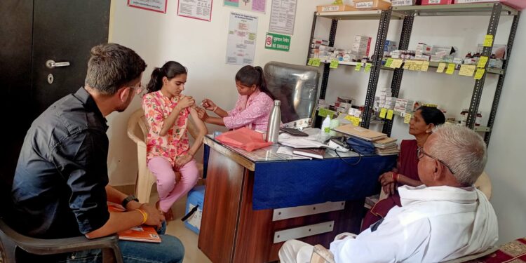 *सर्वाइकल कैंसर से बचाव के लिए बालिकाओं का किया टीकाकरण*