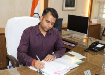नर्मदापुरम कलेक्टर के रूप में आईएएस सोमेश मिश्रा ने संभाला पदभार….