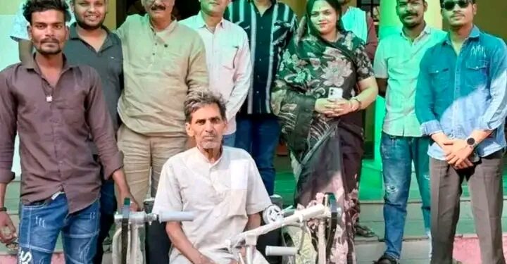 मानवता की मिसाल: नीरज महाराज का बड़ा दिल: एक कॉल में बदली दिव्यांग की जिंदगी, नरसिंहपुर में इंसानियत की मिसाल,
