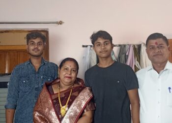 कछार गांव बड़ा के दो भाइयों ने 10 वीं और 12 वीं में टॉप का क्षेत्र को किया गौरवान्वित