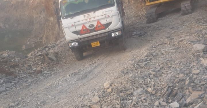 जमुआनी में अवैध खनन से हर दिन लाखों का खेल सरकार को लग रहा करोड़ों का चूना, शिकायत के बाद भी नहीं हो रही कार्रवाई