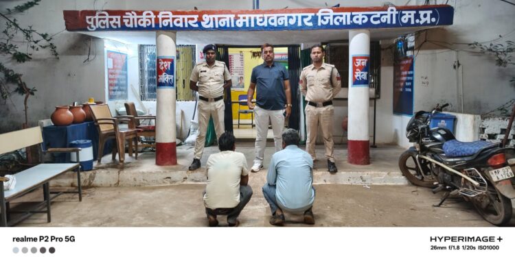 *चौकी निवार, थाना माधवनगर द्वारा अवैध रूप से शराब पिलाने एवं बेचने वालों पर कार्यवाही*