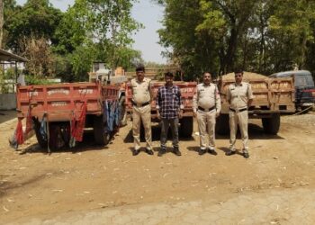 🔥 कटनी में रेत माफिया पर ताबड़तोड़ एक्शन! 🚜 तड़के 3 बजे दबिश, 3 ट्रैक्टर-ट्रॉली जब्त  प्रशासन का बड़ा वार 💥