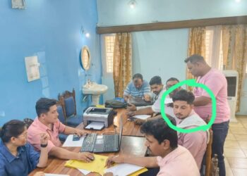 ₹14,000 की रिश्वत लेते बाबू रंगे हाथ गिरफ्तार*