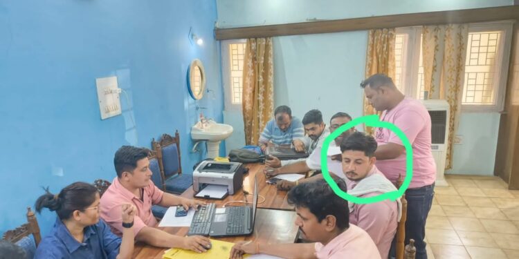 ₹14,000 की रिश्वत लेते बाबू रंगे हाथ गिरफ्तार*