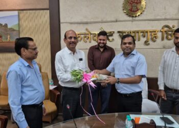 जिला शिक्षा अधिकारी श्री गोपाल सिंह बघेल एवं अतिरिक्त मुख्य कार्यपालन अधिकारी जि.पं. श्री पुरुषोत्तम राजोदिया हुए सेवानिवृत्त