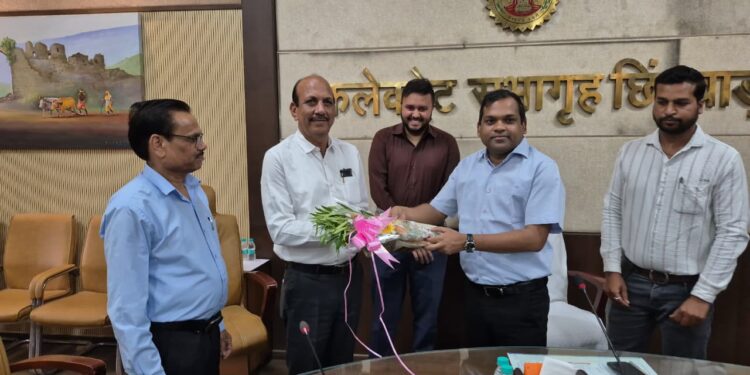 जिला शिक्षा अधिकारी श्री गोपाल सिंह बघेल एवं अतिरिक्त मुख्य कार्यपालन अधिकारी जि.पं. श्री पुरुषोत्तम राजोदिया हुए सेवानिवृत्त