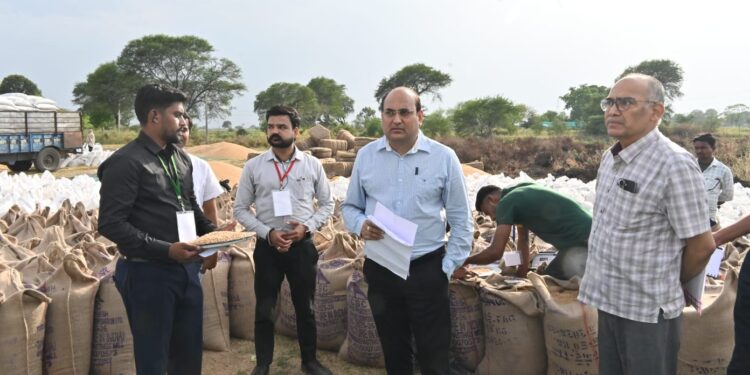 *संभागायुक्त ने गेहूं उपार्जन केंद्रों का निरीक्षण कर दिए आवश्यक निर्देश* *कटनी जिले में उपार्जन कार्य की नोडल अधिकारी बनीं जिला पंचायत सीईओ,डीएसओ होंगे सहायक नोडल अधिकारी*