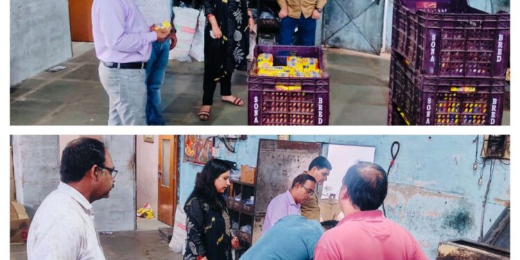 *कलेक्टर श्री तिवारी के निर्देश पर प्रशासन की बड़ी कार्रवाई*  *कटनी की ‘सोना बेकरी’ का अधिकारियों ने किया औचक निरीक्षण, फंगस लगी ब्रेड को कराया नष्ट*