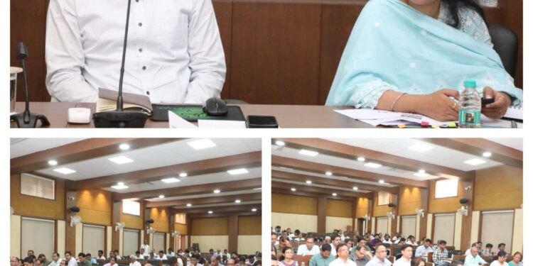कलेक्टर तिवारी सख्त! 3 अधिकारियों को नोटिस, मचा हड़कंप 😳