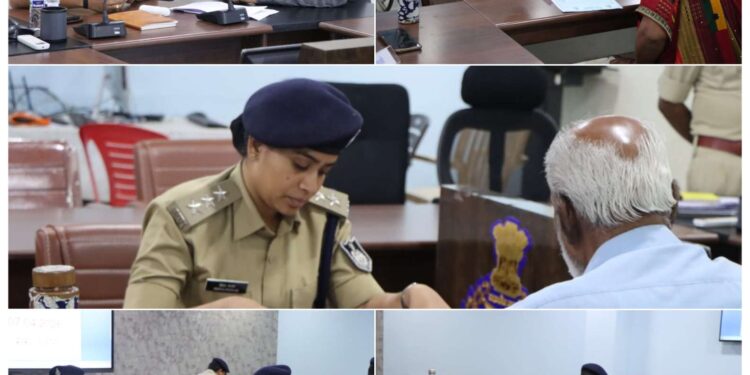 जनसुनवाई में पुलिस अधीक्षक अभिनय विश्वकर्मा ने सुनी आमजन की समस्याएं, त्वरित निराकरण के दिए निर्देश