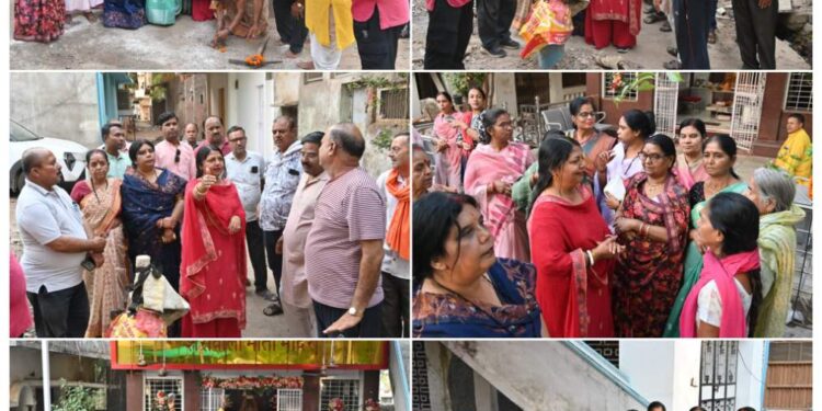 विकास की ओर बढ़ता कदम: राजीव गांधी वार्ड में विकास कार्यों का शुभारंभ, सी.सी. नाली निर्माण हेतु भूमि पूजन सम्पन्न* *जनप्रतिनिधियों की गरिमामयी उपस्थिति में हुआ आयोजन, दुर्गा मंदिर में लिया आशीर्वाद* *महापौर श्रीमती सूरी ने किया वार्ड का दौरा, नागरिकों से किया सीधा संवाद*
