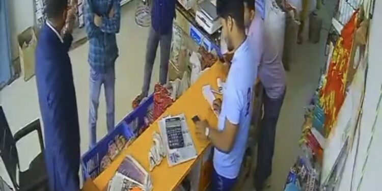 7 नकली IT अफसर गिरफ्तार 😱 ऐसे चला रहे थे बड़ा खेल पूरा VIDEO देखें